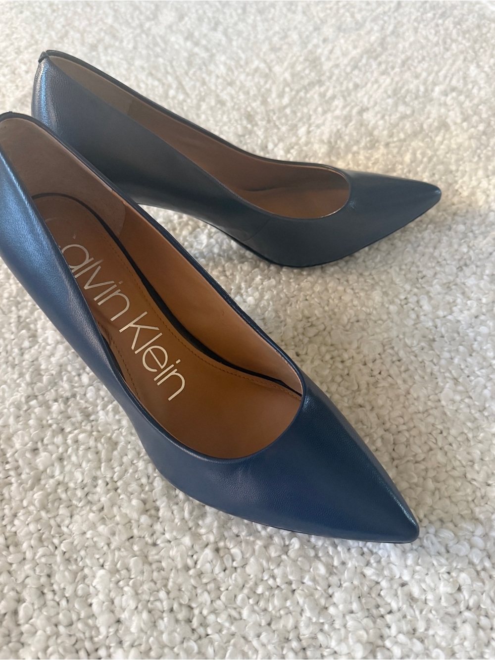 Calvin Klein Navy Blue Leather Pointed Toe Pumps Size 9.5 - Picture 3 of 8
